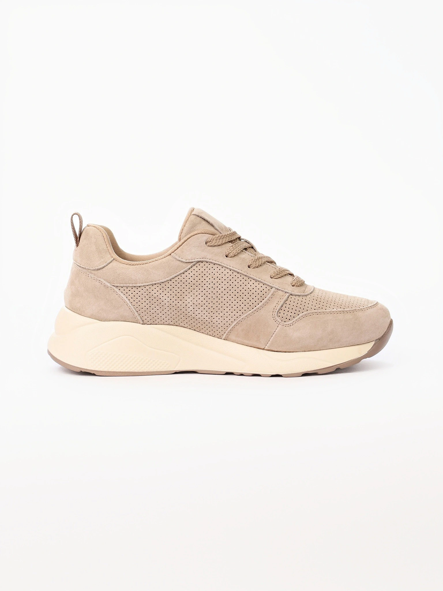 Кроссовки бежевого цвета с перфорацией на средней платформе